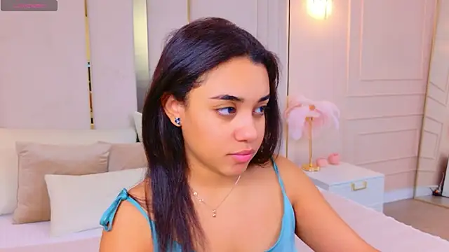 Snapshot of Luna_Cortier chatting on 03/03/26, 05:35 Luna Cortier online show from 03/03/26, 05:35