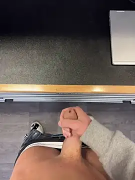 Snapshot of Robertocavall chatting on 02/20/26, 03:45 Robertocavall online show from 02/20/26, 03:45