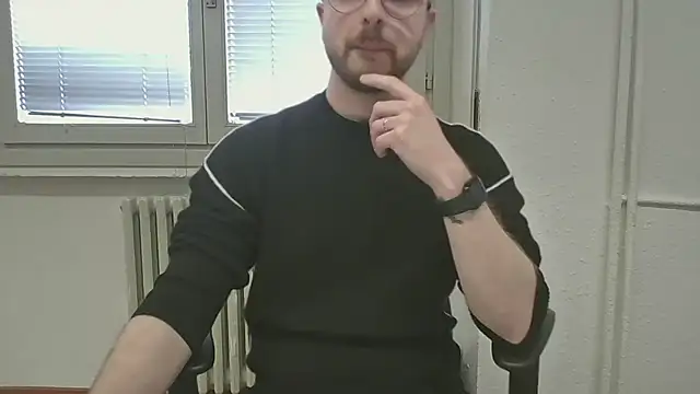 Snapshot of ItalianAlex chatting on 03/18/26, 02:42 ItalianAlex online show from 03/18/26, 02:42