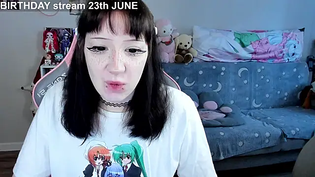 Snapshot of MollysLand chatting on 06/18/26, 08:14 MollysLand online show from 06/18/26, 08:14