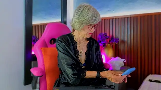 miss monserrate01 online show from 04/10/26, 02:00