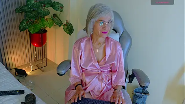 miss monserrate01 online show from 07/11/26, 02:42