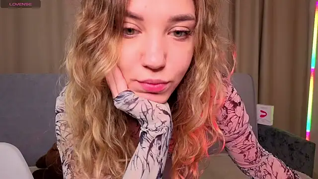 alice charm  online show from 04/20/26, 02:58