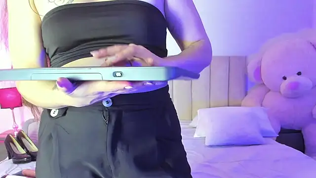 Snapshot of AmberRaiden chatting on 02/19/26, 03:35 AmberRaiden online show from 02/19/26, 03:35