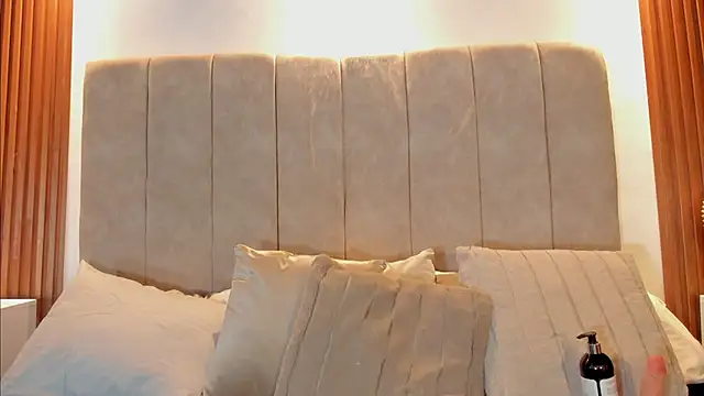  Laura saenz1 online show from 03/28/26, 01:00