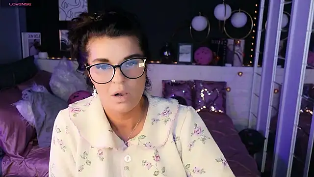 Snapshot of RikaCoutts chatting on 02/12/26, 08:59 RikaCoutts online show from 02/12/26, 08:59