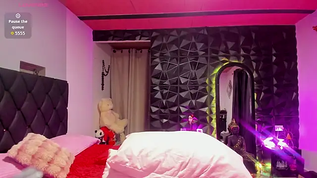 Snapshot of LINDA_BLER chatting on 02/06/26, 01:32 LINDA BLER online show from 02/06/26, 01:32