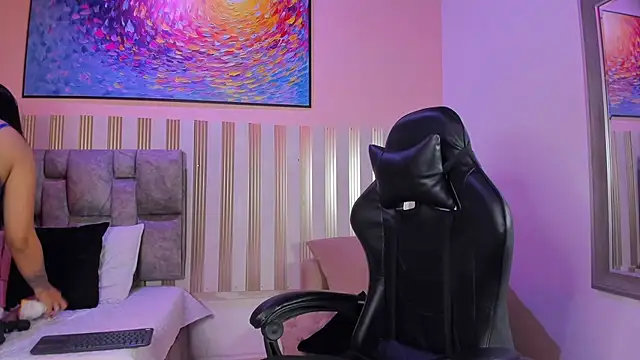 nina glow online show from 03/30/26, 11:44