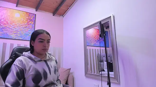 nina glow online show from 04/23/26, 11:20