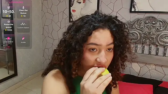 Snapshot of meganrousx chatting on 03/03/26, 01:17 meganrousx online show from 03/03/26, 01:17