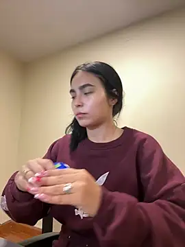 Sara Fernandez  online show from 04/01/26, 02:03