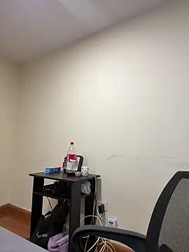 Sara Fernandez  online show from 04/22/26, 01:45