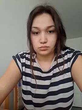 Snapshot of RoxyWeb18 chatting on 02/13/26, 10:44 RoxyWeb18 online show from 02/13/26, 10:44