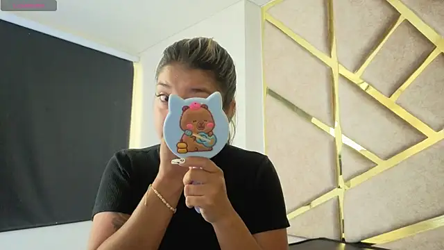 Dahiana Dmour  online show from 04/23/26, 12:40