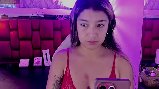 Dahiana Dmour  online show from 05/08/26, 11:59
