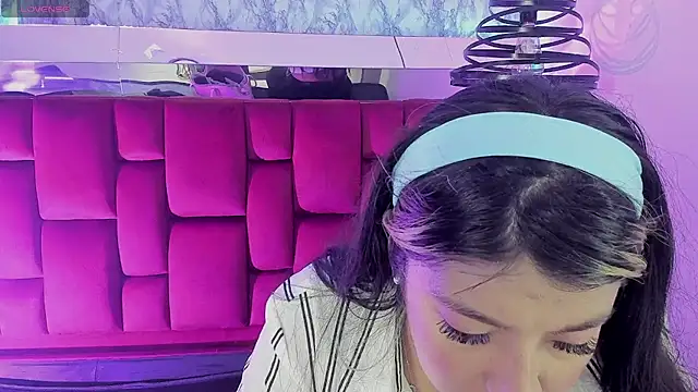 Dahiana Dmour  online show from 05/14/26, 12:34