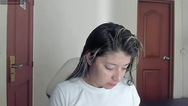 Dahiana Dmour  online show from 05/30/26, 12:02