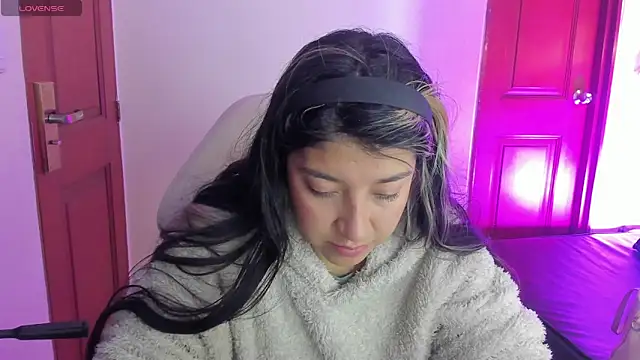 Dahiana Dmour  online show from 06/04/26, 12:44