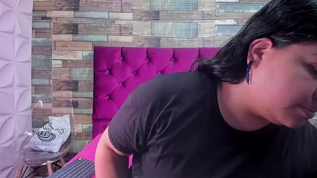 Snapshot of Carolina-Lenon chatting on 02/25/26, 07:34 Carolina-Lenon online show from 02/25/26, 07:34