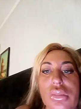 MiaMooly online show from 09/18/25, 04:53