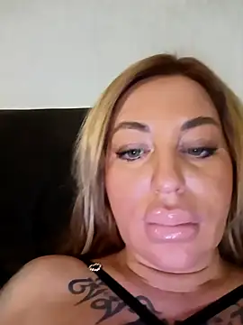 MiaMooly online show from 12/16/25, 06:35