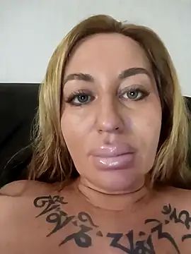 MiaMooly online show from 01/11/26, 04:45