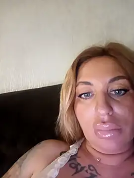 MiaMooly online show from 04/05/26, 05:43