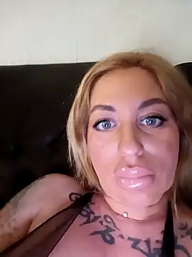 MiaMooly online show from 04/20/26, 03:59