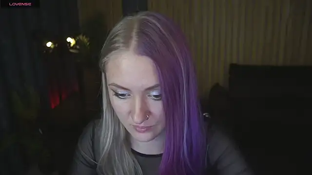 Snapshot of DramaQuenns chatting on 02/27/26, 06:57 DramaQuenns online show from 02/27/26, 06:57