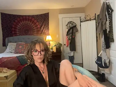 Snapshot of BrookiesLife chatting on 06/21/26, 11:51 BrookiesLife online show from 06/21/26, 11:51