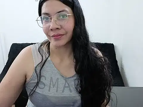 Snapshot of johana_collins chatting on 05/27/26, 06:49 johana collins online show from 05/27/26, 06:49
