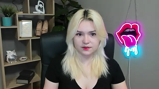 SweetLilyxo online show from 03/15/26, 07:25