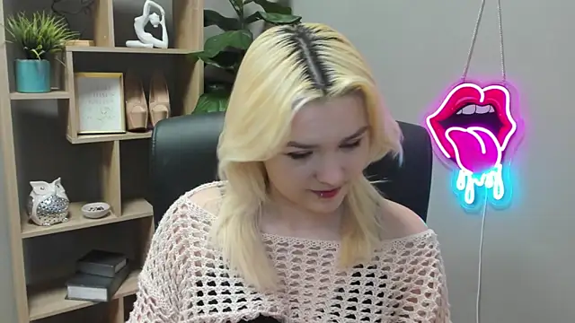 SweetLilyxo online show from 03/18/26, 07:22