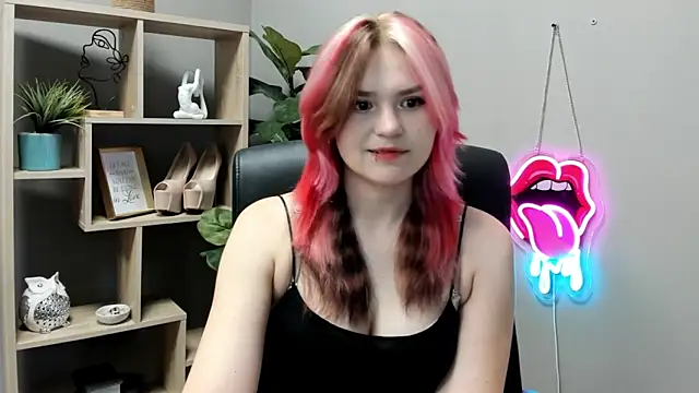 Snapshot of SweetLilyxo chatting on 06/11/26, 07:06 SweetLilyxo online show from 06/11/26, 07:06