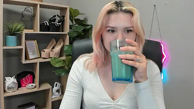 SweetLilyxo online show from 07/14/26, 10:21