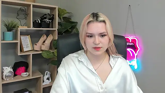 SweetLilyxo online show from 07/22/26, 01:47