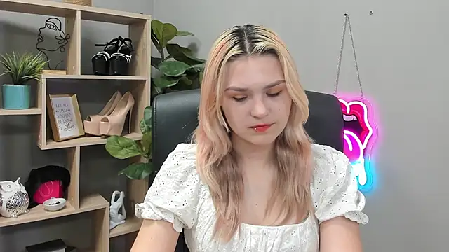 SweetLilyxo online show from 07/27/26, 06:42