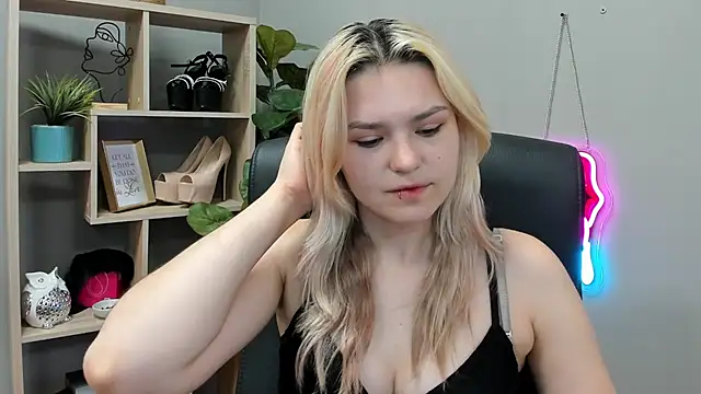 SweetLilyxo online show from 07/30/26, 07:07