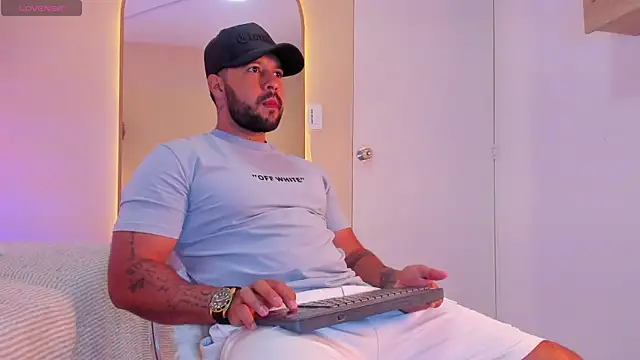 jekvalentino online show from 07/14/26, 07:41