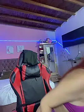 Snapshot of RedHotDoll chatting on 02/07/26, 03:43 RedHotDoll online show from 02/07/26, 03:43