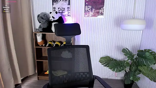 Laukyubey1 online show from 04/13/26, 08:25