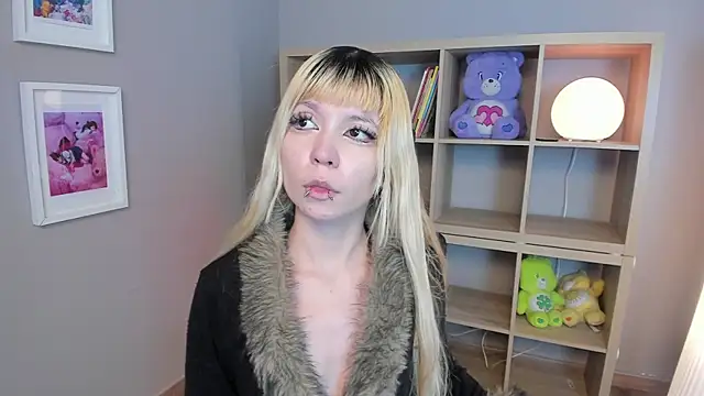 Laukyubey1 online show from 04/16/26, 07:58