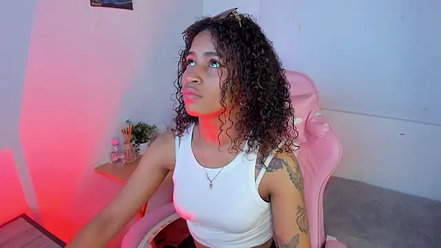 Snapshot of MoonRose__ chatting on 03/02/26, 08:26 MoonRose online show from 03/02/26, 08:26