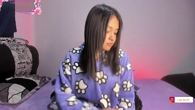 Snapshot of Sharlottee__ chatting on 02/21/26, 10:16 Sharlottee online show from 02/21/26, 10:16