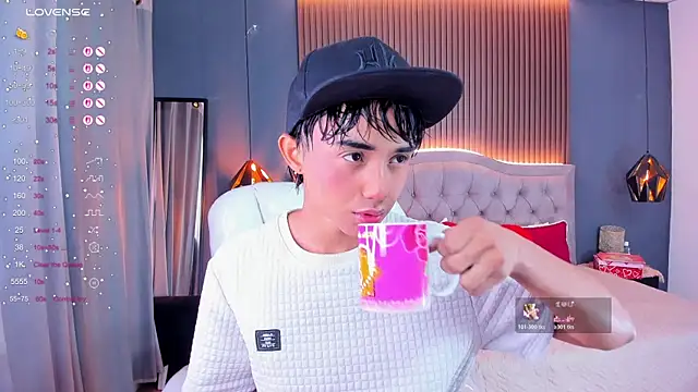 Noa 03 online show from 04/22/26, 01:34