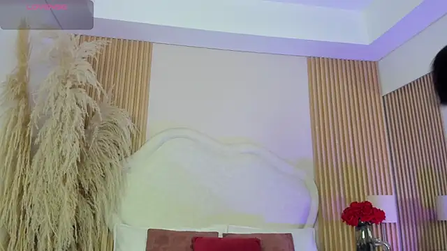 rebeca taylor online show from 04/23/26, 03:08