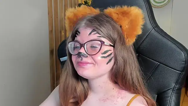 Snapshot of ChloeHalses chatting on 02/10/26, 06:12 ChloeHalses online show from 02/10/26, 06:12