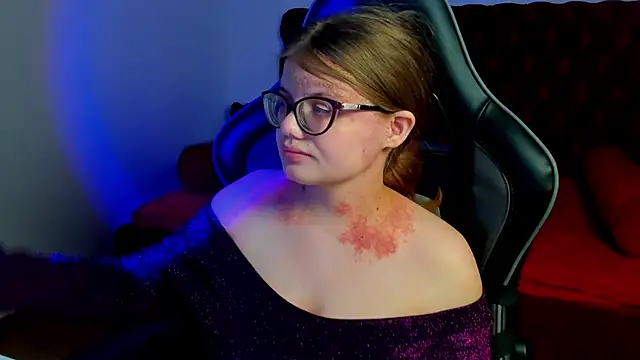 ChloeHalses online show from 03/30/26, 05:08