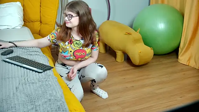 ChloeHalses online show from 04/21/26, 05:14