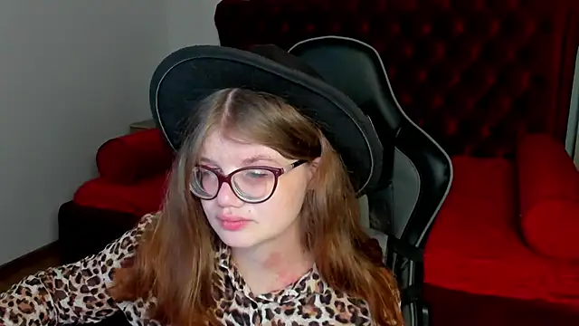 ChloeHalses online show from 04/22/26, 05:10